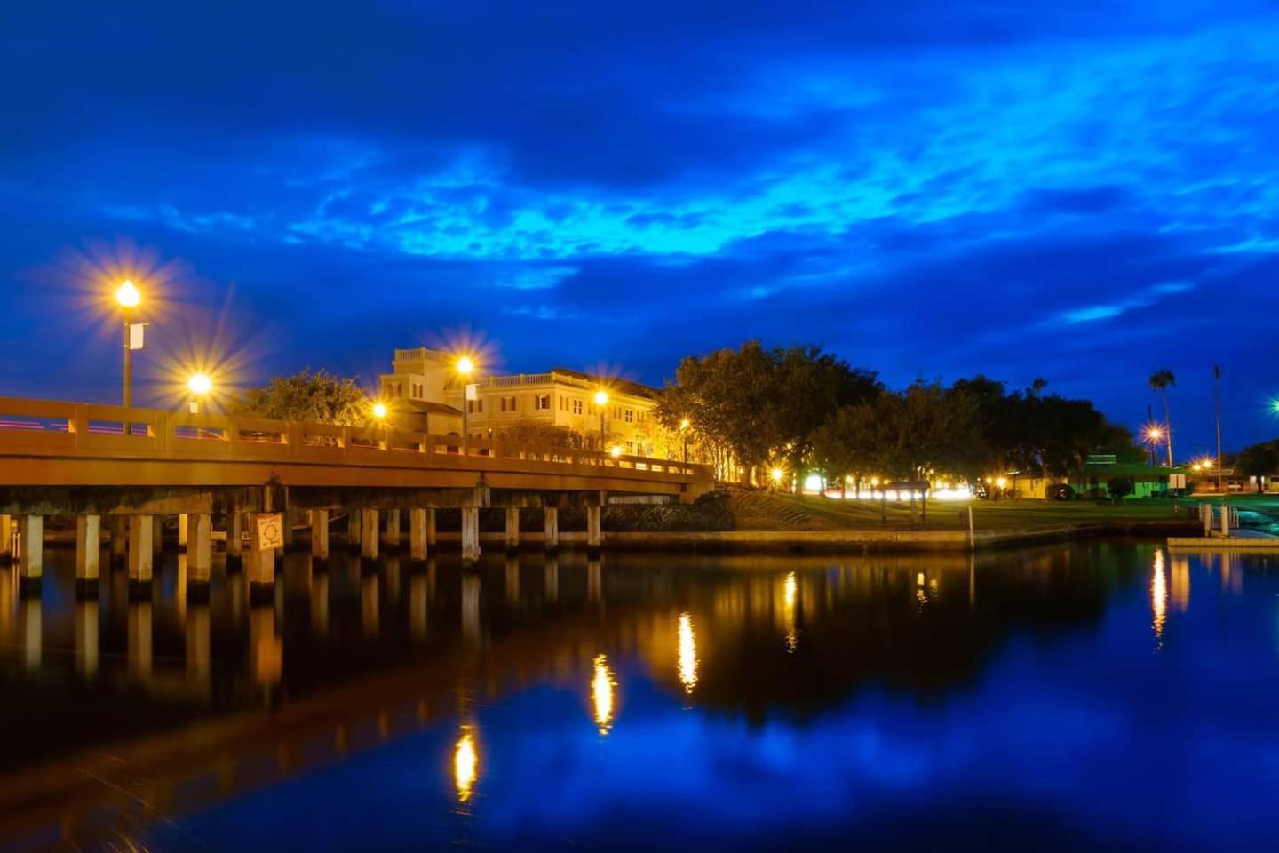 Walk Everywhere! 1-Bedroom Gem In Downtown Hub New Port Richey Kültér fotó