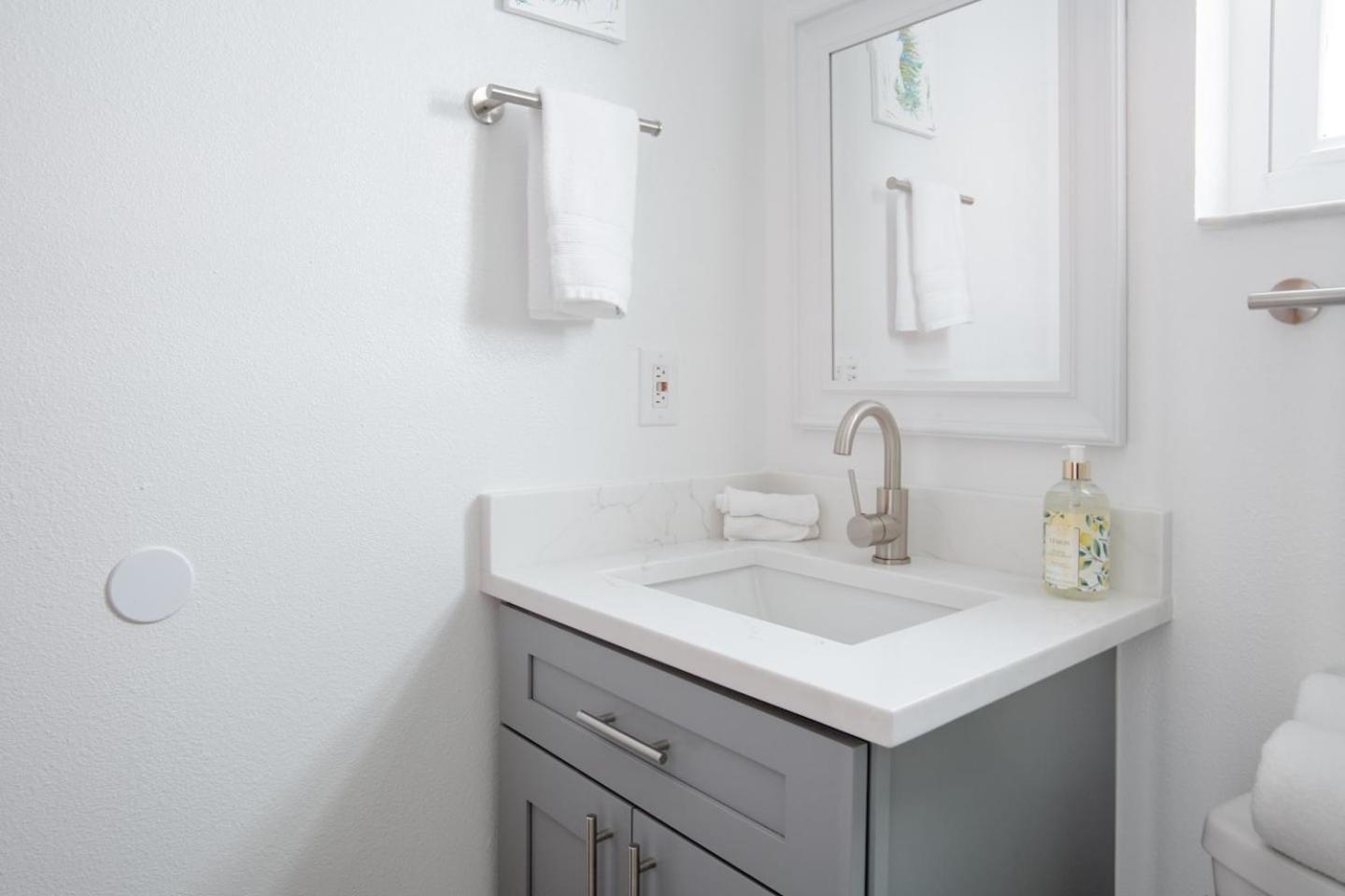 Walk Everywhere! 1-Bedroom Gem In Downtown Hub New Port Richey Kültér fotó