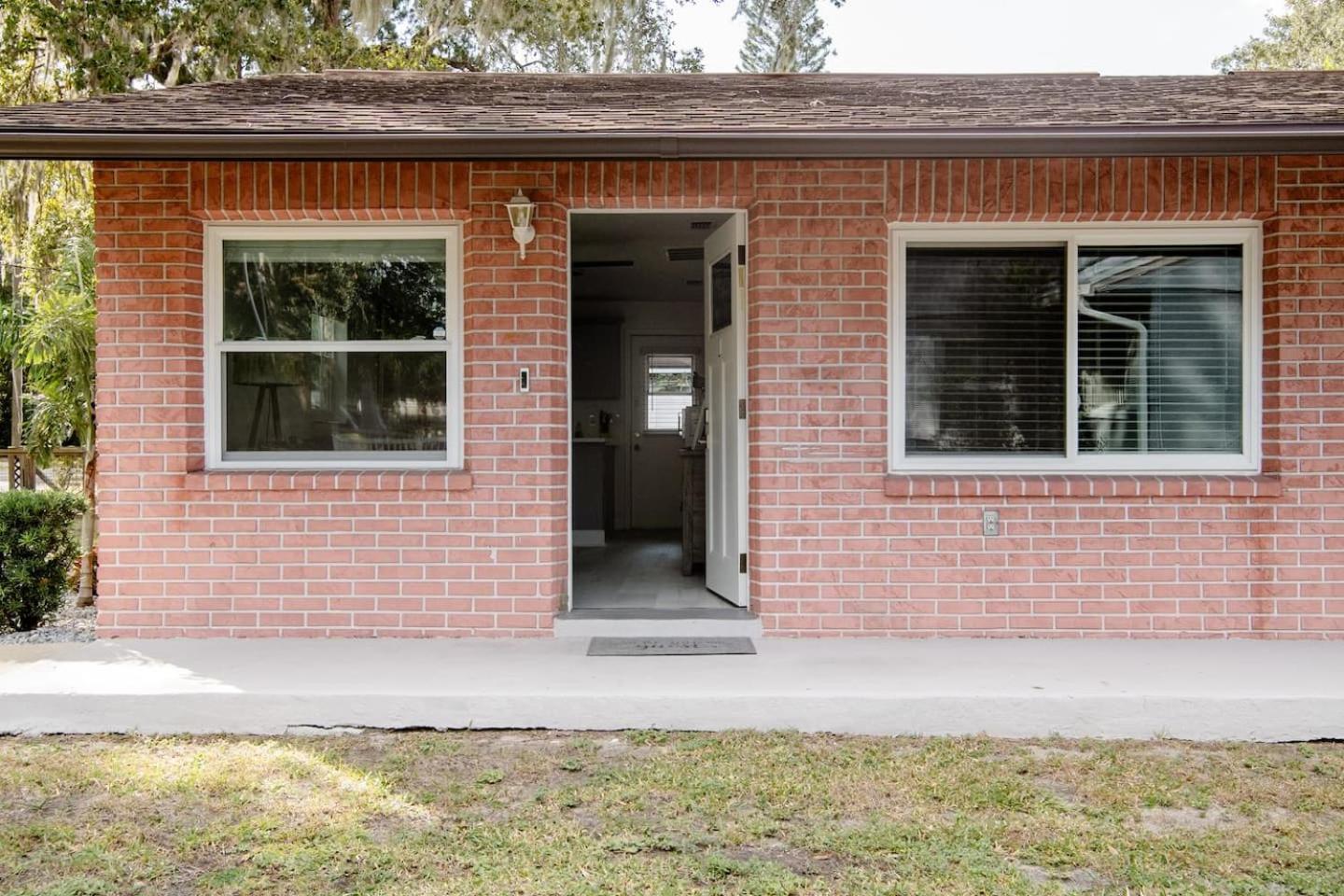 Walk Everywhere! 1-Bedroom Gem In Downtown Hub New Port Richey Kültér fotó
